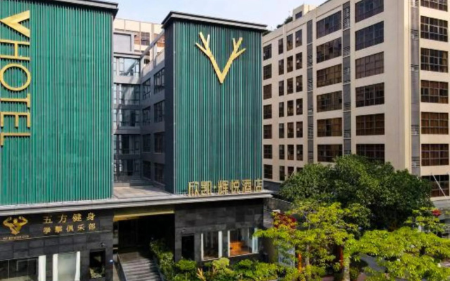 Huiyue Hotel (Guangzhou Baiyun Station Julong Subway Station Branch)