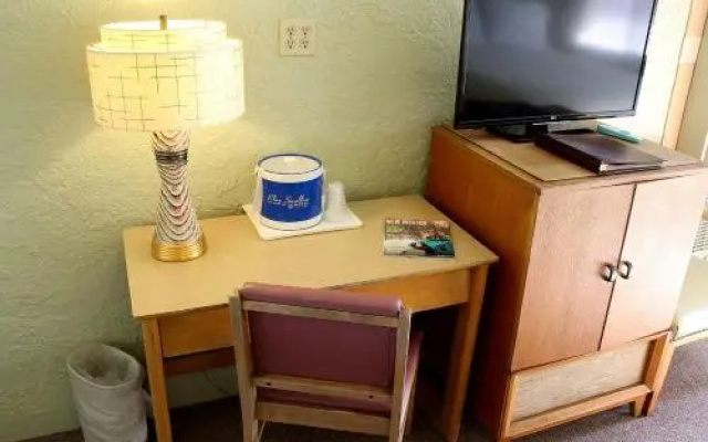 Blue Swallow Motel
