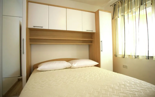 Pleasant Apartment in Krk with Private Terrace