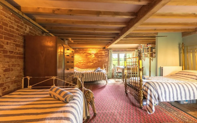 Rustic holiday home in Reepham with Garden