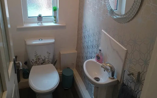 Apartment - Sleeps 5, Free Parking & Sun Terrace