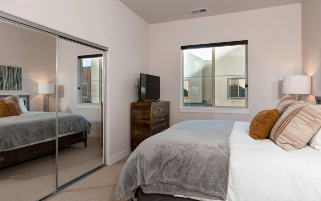 Mountain-View Newpark Terrace Condo by RedAwning
