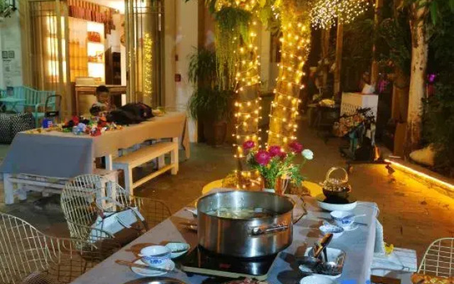 Floral Hotel·Zhaoqing Companion Moon Hotel (Xinghu Archway Seven Star)