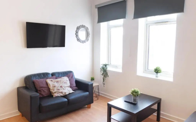 Space for Groups, 10 Mins From Queen St!