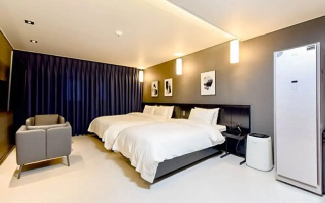 E-Stay Hotel