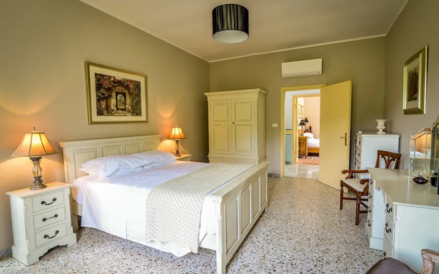 Villa Ariola