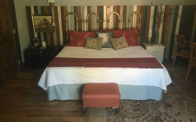The Rusted Poppy Inn