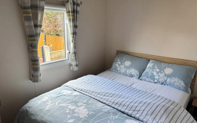 The Beachside Hideout - St Michaels and Browns Caravan Park