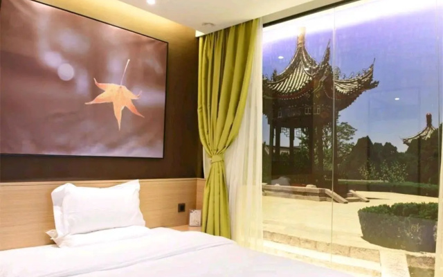 IU Hotel Chongqing Longtou Temple North Railway Station
