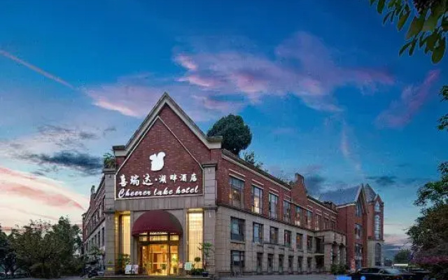 Cheerer Lake Hotel