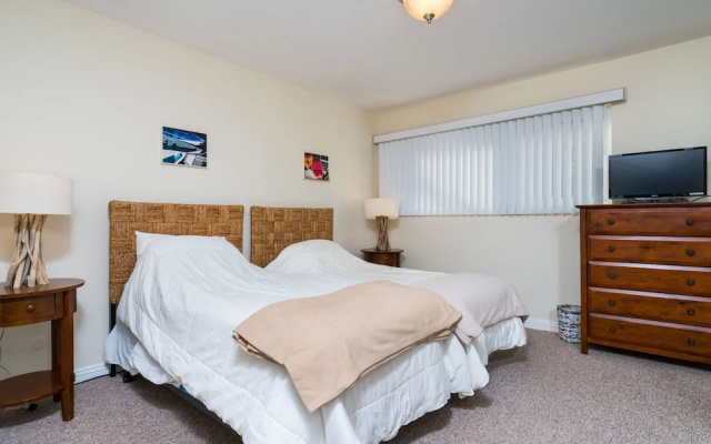 700 East Oceanfront Unit B