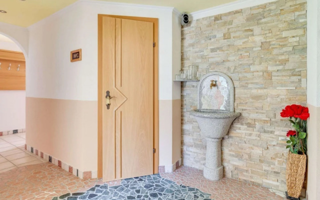 Spacious Apartment in Kappl