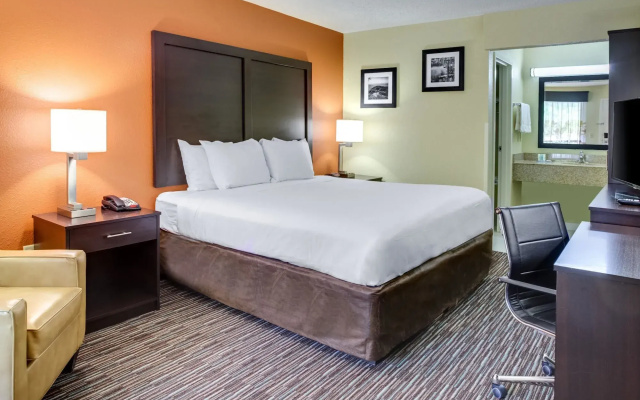 Clarion Pointe Biltmore Village