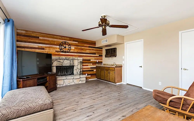 Shadow Mountain Retreat 4BR by Casago