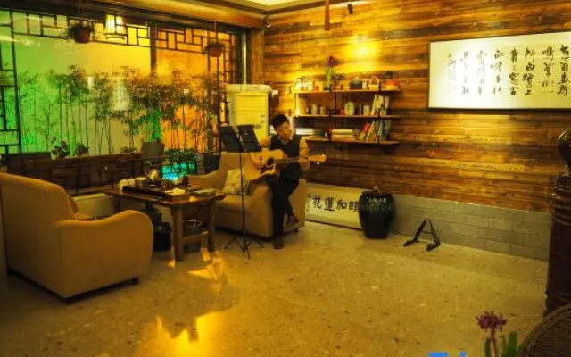 YIhe Lianhua Yanying Hotel