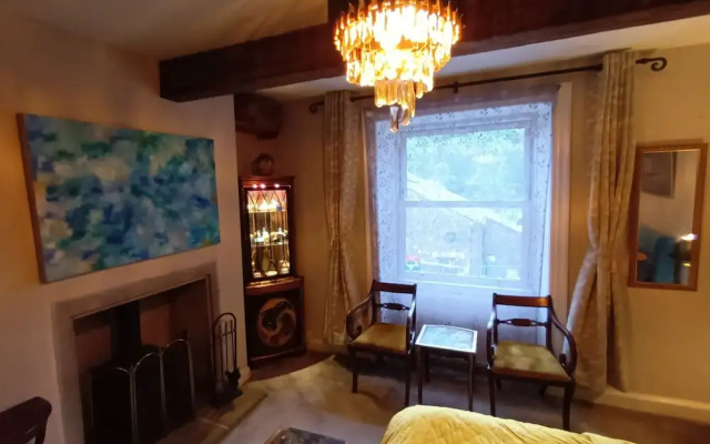 Hebden Bridge - House - Sleeps 8 - Pet Friendly
