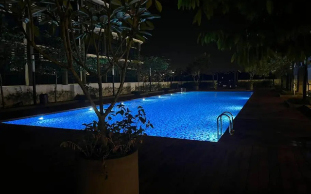Entire unit Section 13 PJ /Pool/Wifi/Netflix/Gym