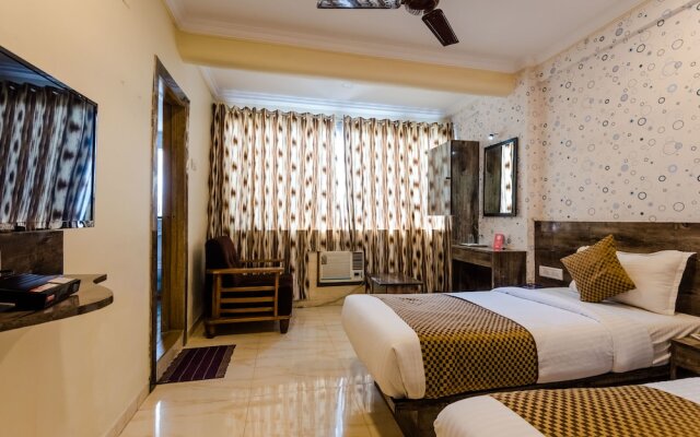 OYO Rana Residency Near Western Express Highway Metro Station