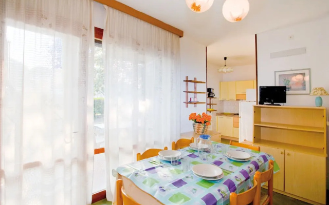 Independent Villa With Large Fenced Garden