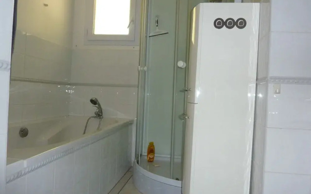Inviting Villa in Saint Paul Trois Chateaux With Pool