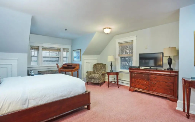 Inn at Longshore