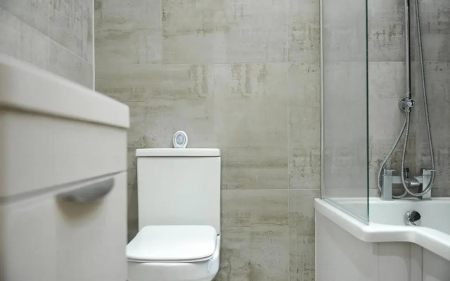 New 1bedroom serviced apartment with large balcony