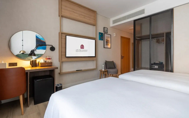 West Walk Retaj Hotel