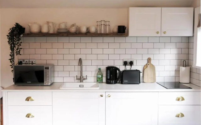 The Annexe - Private, Self-Contained with Parking (Adults Only)