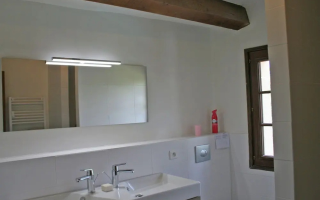 Lovely Holiday Home in Salernes With Swimming Pool