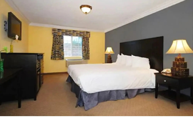 Solaire Inn & Suites