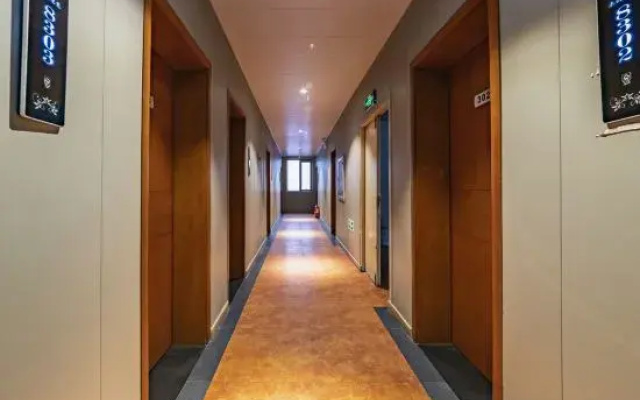 Mujian E-sports Hotel (Zhengzhou Huaihe East Road)