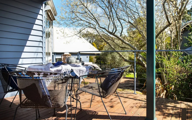 Boatshed Villa Yellow Door