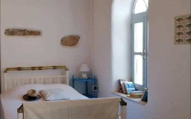 Naxos Mountain Retreat - Tiny House Build on Rock