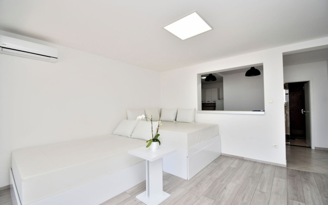 Apartments Lux With Pool