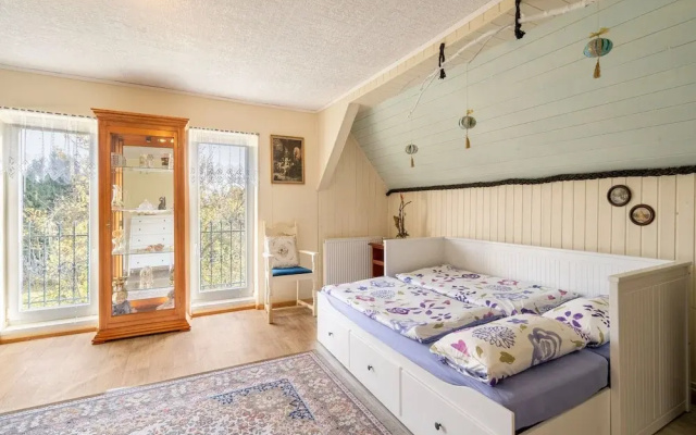 Lodge in Bohemia With Sauna and Bubble Bath