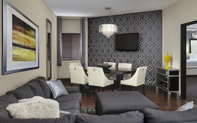 Four Points by Sheraton Hotel & Suites Calgary West