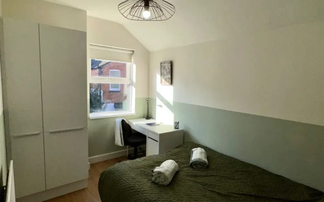 4-bed 3 Bath House in Leicester City