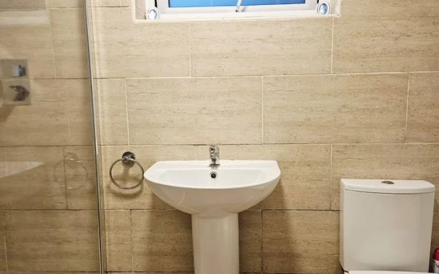 Egremont 2-br Flat With Free Parking & Wi-fi