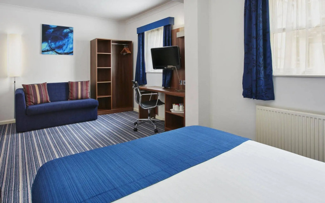 Holiday Inn Express London Victoria by IHG