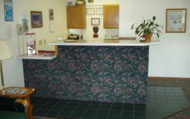 Westbridge Inn & Suites