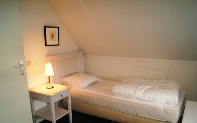 Chalet in Bergumermeer by the Marina