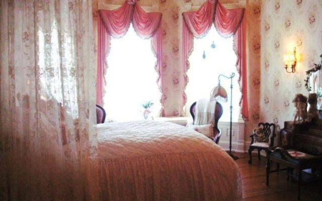 Alexander Mansion Bed and Breakfast