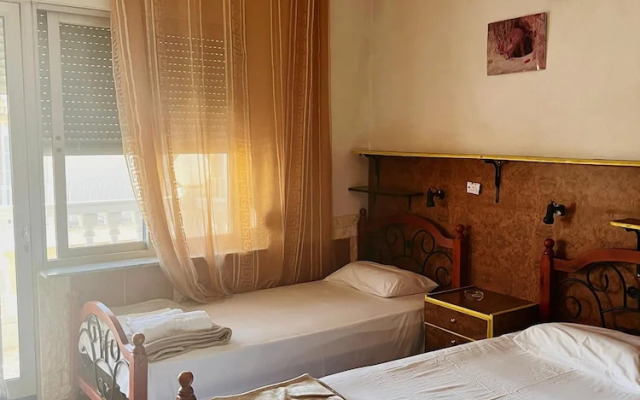Hotel Holiday