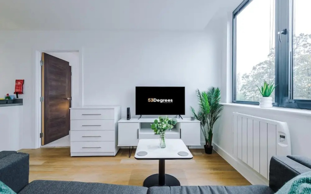 NEW Stylish Apartment Amazing Location Sleeps 4