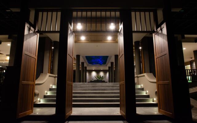 Отель Andaman Cannacia Resort & Spa Таиланд, пляж Ката - 1 отзыв об отеле, цены и фото номеров - забронировать отель Andaman Cannacia Resort & Spa онлайн вид на фасад