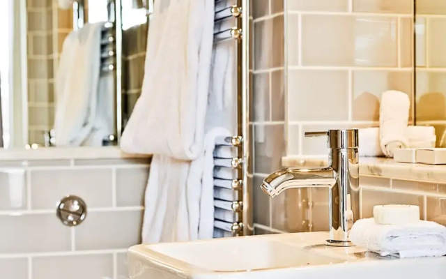 JOIVY Luxury George Street Apartments: Forth Suite