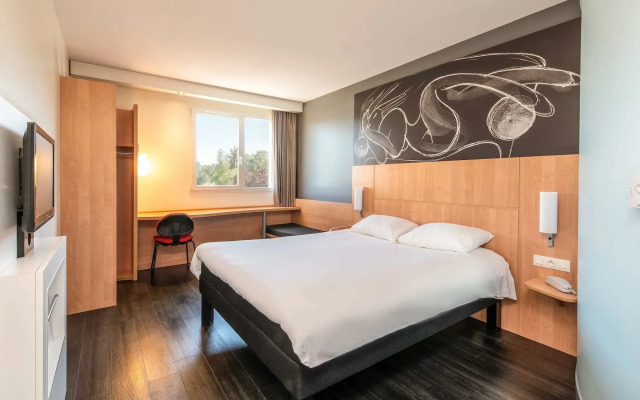 ibis Issoire