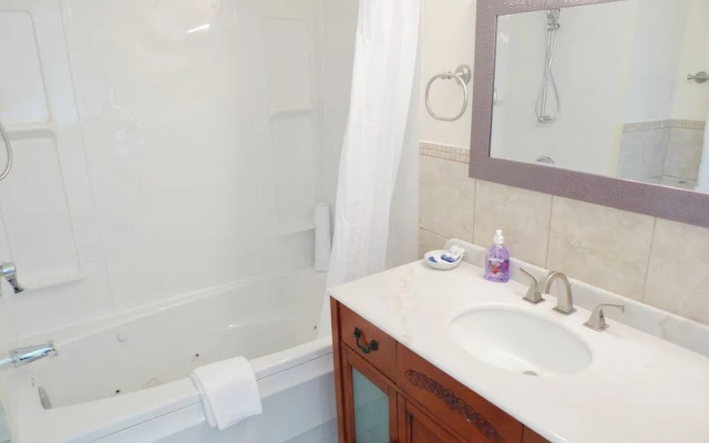 Cavendish Breeze Inn
