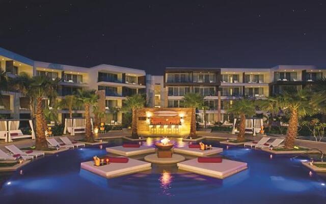 Отель Breathless Riviera Cancun Resort & Spa, Adults Only вид на фасад