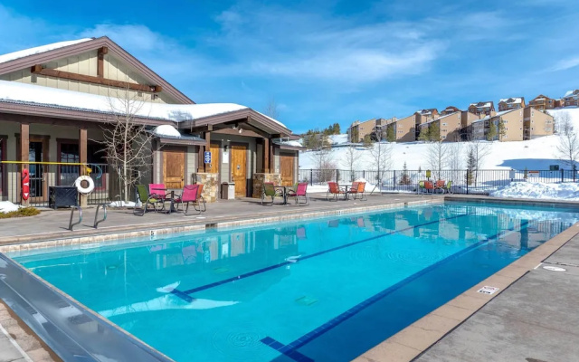 Great for Groups! Luxury Mtn-view Granby Home
